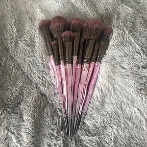 9 Intricate Pink Ombré Makeup Brushes